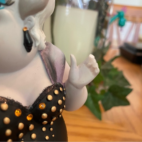 Disney Showcase Couture de Force Ursula Figurine - Picture 3 of 12